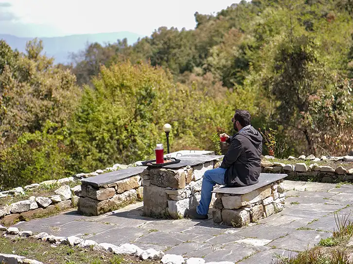 Arrival and settling in at Misty Mountains, Jhaltola