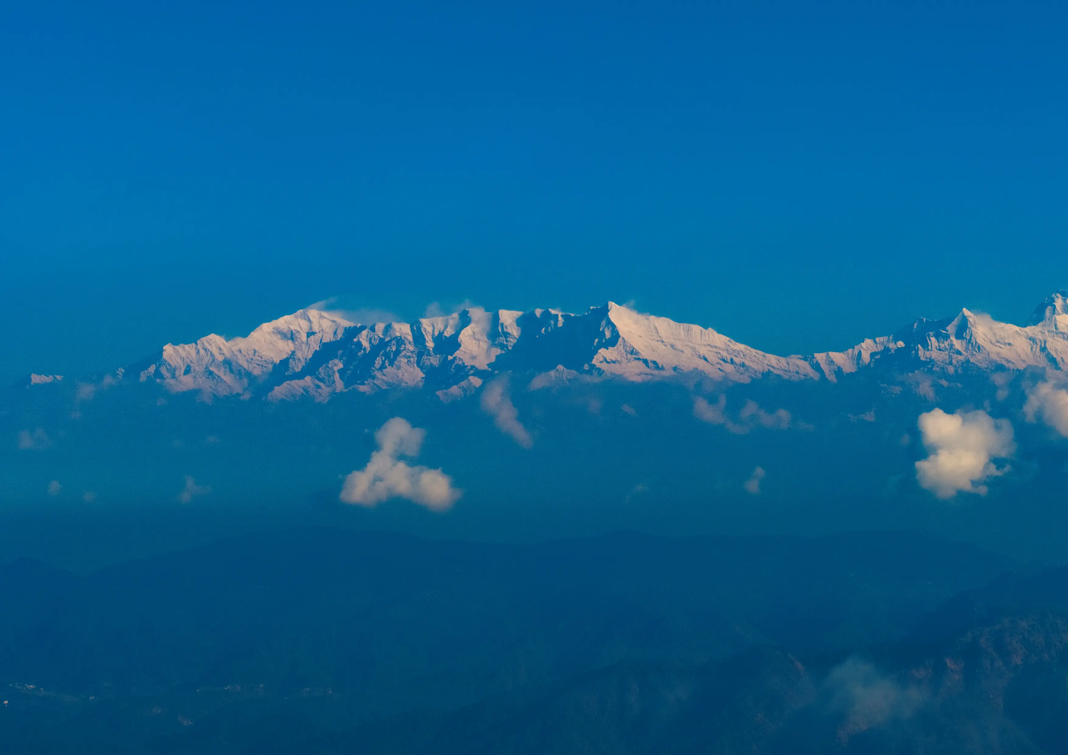 Chaukori in October: Clear Himalayan Views, Tea Gardens & Quiet Mountain Days