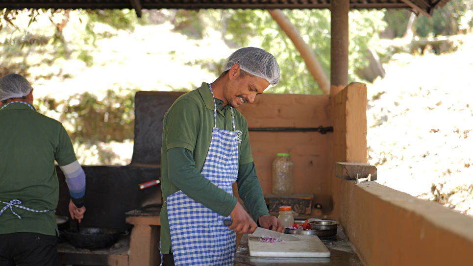 Standard Buffet Culture vs. Farm-to-Table Kumaoni Cuisine: The New Era of Fine Dining