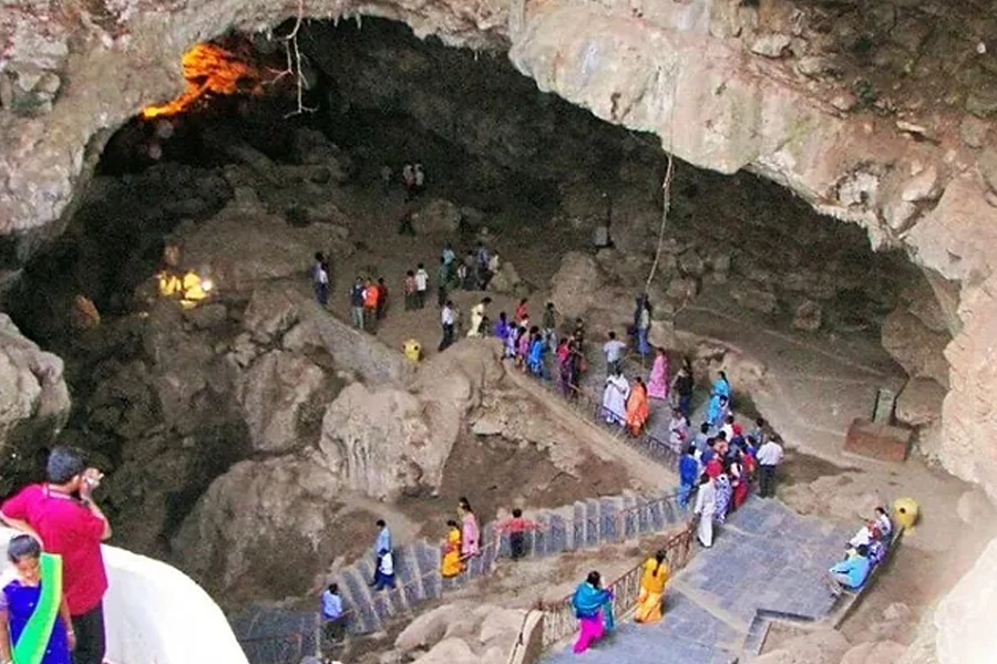 The Mystery of the Limestone Caverns: Patal Bhuvaneshwar’s Silent Siblings